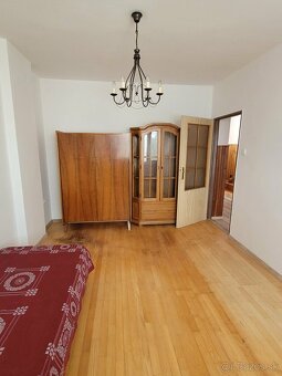Ponúkame na prenájom 2-podlažný rodinný dom v Jablonici, ide