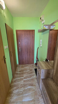 Ponúkame exkluzívne na predaj pekný 1-izb. byt v Leviciach n