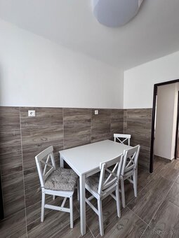 Ponúkam na prenájom útulný 3-izbový byt (68 m²) v obci Halig