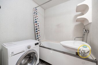 Ponúkame na predaj slnečný útulný a plne funkčný 3-izbový by