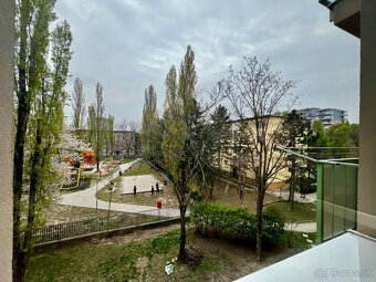 Ponúkame na predaj slnečný 2,5-izbový byt s balkónom v obľúb