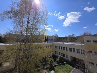 PREDAJ: Priestranný 1-izbový byt (40 m²) s potenciálom – Mos