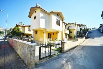 Z našej ponuky pre Vás vyberáme:
Viacpodlažná vila v lukratí