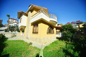 Z našej ponuky pre Vás vyberáme:
Viacpodlažná vila v lukratí