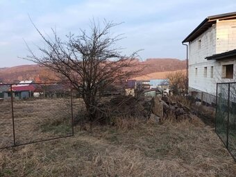 Ponúkame na predaj slnečný stavebný pozemok s výmerou 800 m²