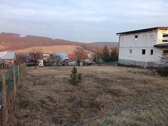 Ponúkame na predaj slnečný stavebný pozemok s výmerou 800 m²