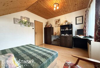 REZERVOVANÝ Ponúkam na predaj starší rodinný dom s dvoj gará