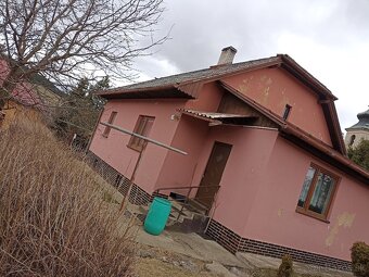 Ponúkame na predaj starší rodinný dom v tichej obci Vlková, 