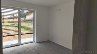 Ponúkam na predaj novostavbu 4-izbový rodinný dom v dedinke 