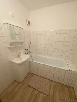 Ponukam do prenájmu 1-izbový byt s balkónom na 6. poschodi v