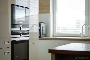 Iba u nás Vám ponúkame na predaj krásnu novostavbu samostatn