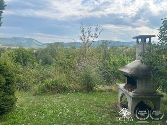 DELTA PROPERTY Vám ponúka na predaj chatu s veľkým pozemkom 