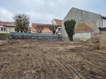 Ponúkam na predaj lukratívny pozemok o rozlohe 460 m² v úpln