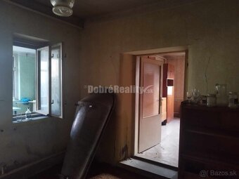 Ponúkam exkluzívne na predaj 4-izbový RD zo 60-tych rokov s 