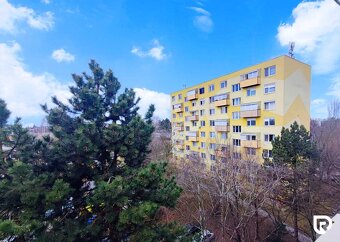 Tomáš z RentHub Vám ponúka moderný 1-izbový byt na najvyššom