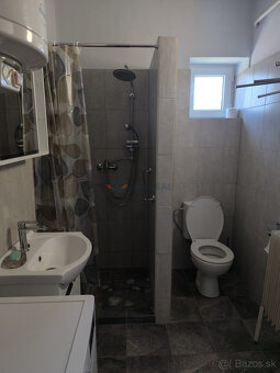 Typ: Rodinný dom Obec: Baka
🏡 Pokojné bývanie v skvelej dost