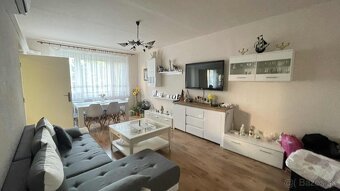 Predám prerobený 2 izbový byt , 61,88 m2 + 2,63 m2 balkón . 