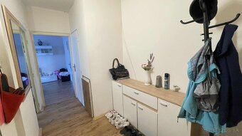 Predám prerobený 2 izbový byt , 61,88 m2 + 2,63 m2 balkón . 