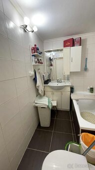 Predám prerobený 2 izbový byt , 61,88 m2 + 2,63 m2 balkón . 