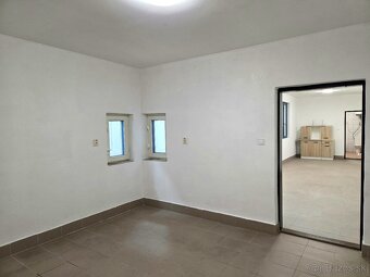 ponúkam do prenájmu halu o výmere 700m2+
výmera: 50m dĺžka 1