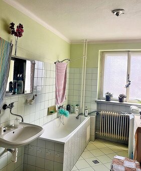 ID-500294-12BB
Výhradne v našej realitnej kancelárii ponúkam