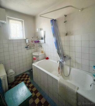 ID-500294-12BB
Výhradne v našej realitnej kancelárii ponúkam