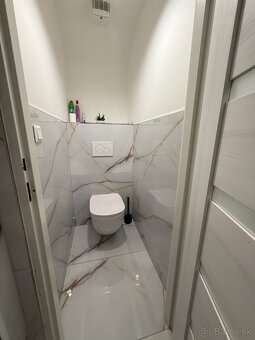 Ponúkame na prenájom exkluzívny obchodný / prevádzkový pries
