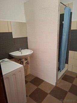 Ponúkam na prenájom priestranný byt o rozlohe 60 m2.Byt sa n