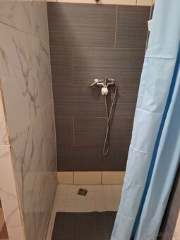 Ponúkam na prenájom priestranný byt o rozlohe 60 m2.Byt sa n