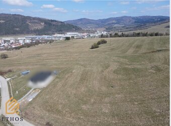 Ponúkame na predaj slnečný stavebný pozemok s panoramatickým