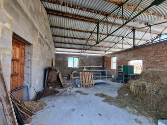 Ponúkame na predaj pozemok s budovou v meste Tornaľa časť St