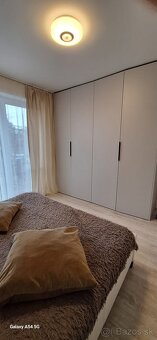 Predáme exkluzívny 2-izbový byt s krásnom terasou a záhradko