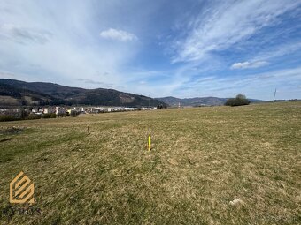 Ponúkame na predaj slnečný stavebný pozemok s panoramatickým