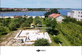 NIN - dvojdom s bazénom je na predaj len 60 m od mora.
Dom p