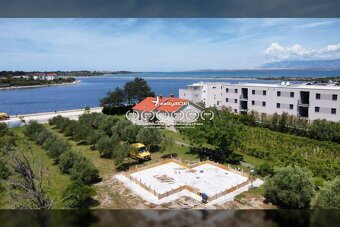NIN - dvojdom s bazénom je na predaj len 60 m od mora.
Dom p