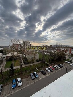 Ponúkame na predaj 4-izbový byt v Petržalke na ulici Švabins