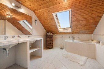 Assenzio Property exkluzívne ponúka na predaj luxusnú vilu v