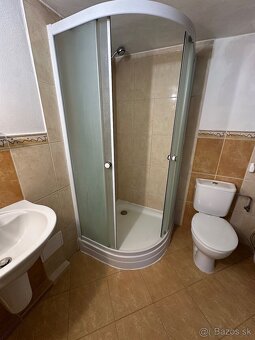 1 izbový byt 42m2 Ponúkam na prenájom 1-izbový byt o výmere 