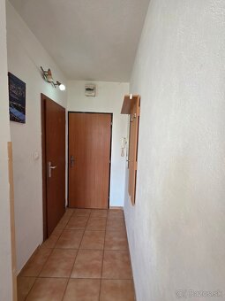 Na prenájom garsónka, Dunica nad/Váhom-Pod Kaštieľom. Garsón