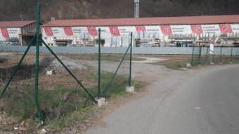 Ponúkame do nájmu pozemok o výmere 2775 m2 v blízkosti stave