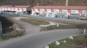 Ponúkame do nájmu pozemok o výmere 2775 m2 v blízkosti stave