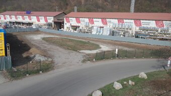 Ponúkame do nájmu pozemok o výmere 2775 m2 v blízkosti stave