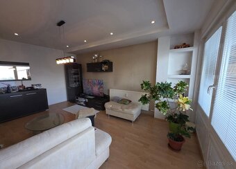Na predaj veľký 4 - izbový byt, 85 m2 + loggia po kompletnej