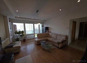 Na predaj veľký 4 - izbový byt, 85 m2 + loggia po kompletnej