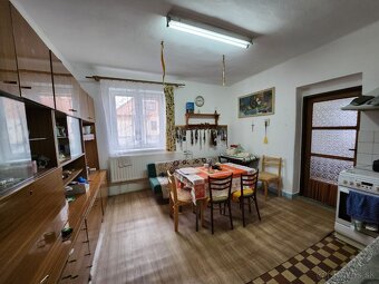 Ponúkame Vám na predaj starší rodinný dom s veľkým pozemkom 