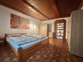 Bývanie pod lesom s dostatkom súkromia a prekrásnym výhľadom