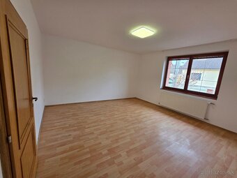 Na predaj rodinný dom 254 m2 + garáž 14 m2 + pozemok 943 m2,