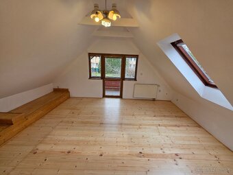 Na predaj rodinný dom 254 m2 + garáž 14 m2 + pozemok 943 m2,