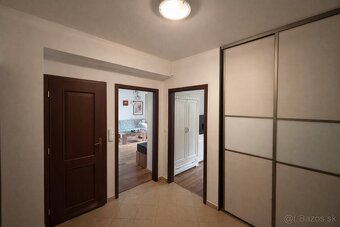 2-izbový byt s balkónom, garážovým státím a kompletným vybav