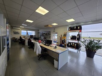 Na prenájom novostavba - budova pre obchod a služby - autose